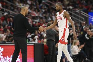 放弃魔球？火箭本赛季场均三分出手低于30次 自13-14赛季后首次