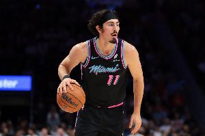 攻防压制！哈克斯上篮得手 热火轰出14-0打停猛龙