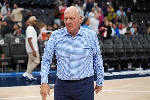 船记：JJJ和莫兰特连续命中2记三分后 直觉巨蛋出口处已人满为患