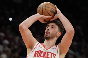 值得商榷！申京执行绝平三分球偏出 过去5场三分合计10中1