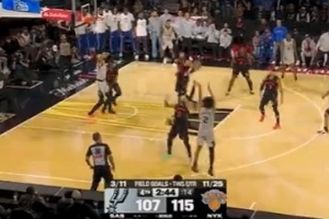 攻防建功！哈珀外线命中三分球&防守造成布伦森回场