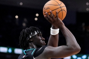 拓记：西索科保持住状态预计能拿正式合同 那时球队要裁掉一人