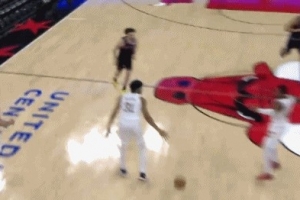 分差上双！吉迪砸传越过骑士防线助攻奥科吉轻松上篮 公牛一波7-0