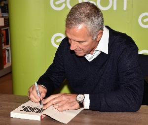 索内斯：曼联仍是平庸球队，除库尼亚、姆伯莫外其他都是平庸之辈