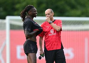 全力备战！记者：莱奥参加了球队部分合练，福法纳确认已随队训练