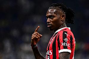 记者：莱奥今日已随队参加球队合练 加比亚进行膝盖恢复性训练