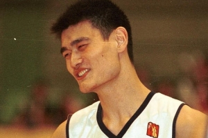 记者：上海将举办俱乐部成立30周年活动 李秋平、姚明出席仪式