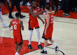 6人上双！乌度卡：对手包夹KD申京后 只要果断点我们就能表现好