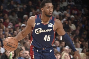 赢球功臣！米切尔24投14中砍33分6板5助1断 得分全队最高