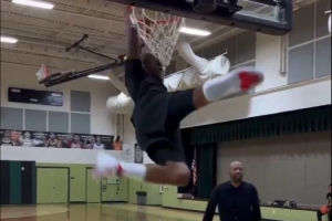 还能看到老炮上场吗？40岁保罗今天在训练中空接挂筐暴扣