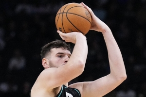 拓媒：克林根可能不会入选全明星 但他最近的表现达到了这个级别