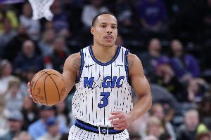 高效全能！贝恩17中12砍下31分6板6助2断1帽 正负值+10