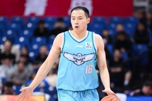 每分钟输1分？王奕博半场12分钟4中2拿到4分3助 正负值-12最低