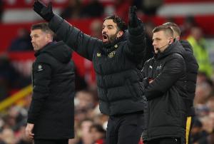 邮报：阿莫林在更衣室中被孤立，B费是阿莫林的主要盟友