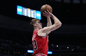 互相铁！绿军半场三分21中6&命中率28.6% 公牛28中5&命中率17.9%