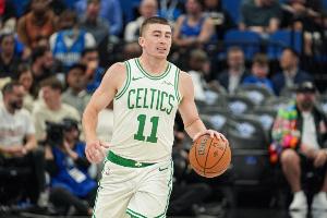 稳定输出！普理查德17中8&三分7中4拿21分6板5助 献半场压哨三分