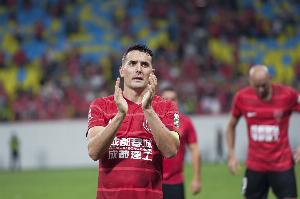 记者：可靠消息显示，周定洋在曼彻斯特完成体检，即将加盟新鹏城