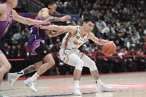 进步大！贾明儒本赛季场均14.6分&三分命中率50% 上赛季场均8.4分