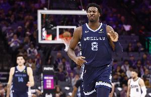 翻过来了！灰熊第三节36-27净胜马刺9分 反超1分进入末节