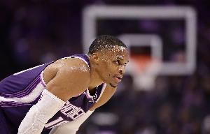 不理想！威少15投仅4中拿到11分6板4助 三分7中1