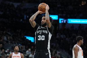 今天失准！尚帕尼半场8中1&三分5中0仅拿7分5板3助