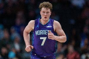 防守多次被针对！克尼佩尔17中4&三分11中3 得到11分8板3助1帽