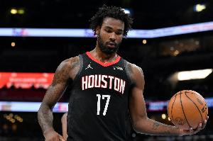 绝杀超时！伊森18投仅5中拿到15分13板 关键防守拼下球权