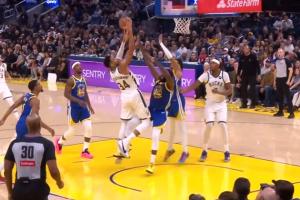 字母哥连续推土机疯狂碾压追梦 连续一打N强攻篮下打进！