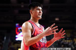 替补表现还行！陈国豪8中5拿到12分3篮板