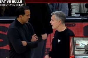 要打了吗？公牛热火球员回到场地 比赛已经延迟一个半小时