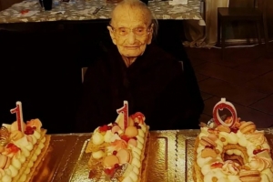 110岁罗马老球迷：我对罗马的信仰是永恒的，感谢你一直陪伴我们