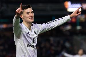 10分钟内梅开二度！英超官方：曼联前锋舍什科当选本轮最佳球员