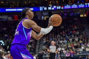 就你最离谱！科迪·威廉姆斯半场5中3拿到6分 但正负值-42最低