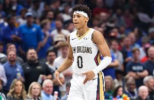 竹篮打水！费尔斯反击风驰电掣连续过人 但最后空篮上丢