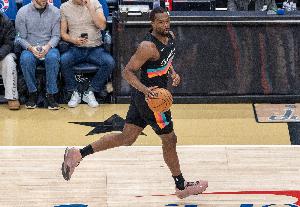 巴恩斯：人们通常只看最后一攻 但下半场我们有很多地方值得反思