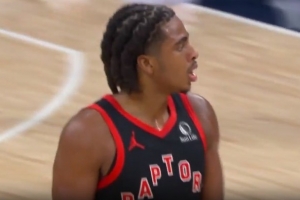 开场就花了！博伊尔斯转身抛投再弹进 猛龙领先到21分了！