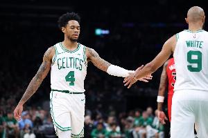 杰伦·布朗：安芬尼·西蒙斯始终全力以赴以球队为先 毫无怨言