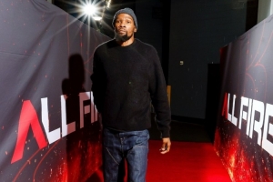 大敌当前！火箭球员入场：KD、申京面无表情 仅杰夫·格林露笑意