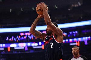 队记：伦纳德脚踝和膝盖仍有伤 本周他一直在带伤作战