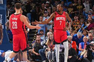 媒体人谈火箭：再怎么抽象啃老 连滚带爬的赢总比憋屈的输要强