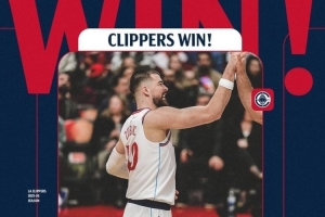 一战打破质疑？快船官推发布赢球海报：封面人物祖巴茨