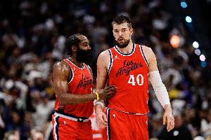 祖巴茨：对手上半场用各种方式限制哈登 我们搞清楚后就好打了