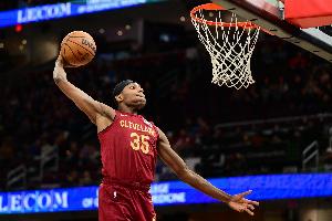 不是自家筐不心疼啊！汤姆林跟进双手继续炸扣 观赏性十足