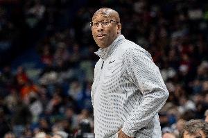 迈克·布朗：球迷花血汗钱买票来看球 他们完全有权利嘘我们