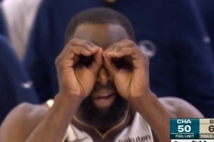 视野自动锁定你！追梦前场板妙传库里空切上篮得分