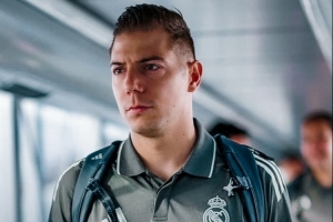 记者：皇马定位球教练被解除职务，但仍将以分析师/助教身份留队