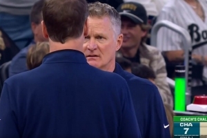 开场就用！米勒反击打理查德2+1 勇士挑战成功改进攻犯规