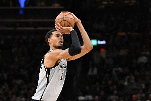 致胜篮板！文班亚马23中12轰下39分9板3助2帽 末节独得12分