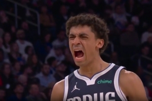 拦不住了！克里斯蒂追身空位三分还能进 个人8记三分继续新高