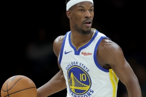 张佳玮：巴特勒受伤右膝内侧副韧带曾伤过 和上次差不多得1-2个月